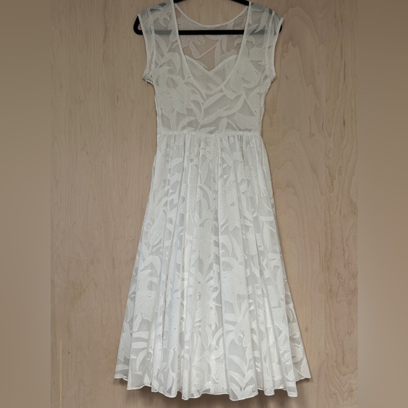 Gorgeous s.g.gilbert White Dress - Picture 11 of 16